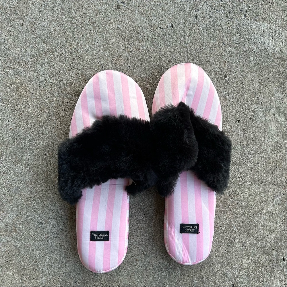 VS Pink White Striped Slippers with Black Fur Trim M Medium NEW Size 7/8 - Picture 2 of 5